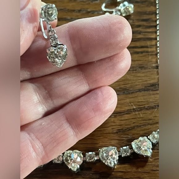 Heart-shaped rhinestone, choker and matching screwback earrings vintage silver - Picture 6 of 11